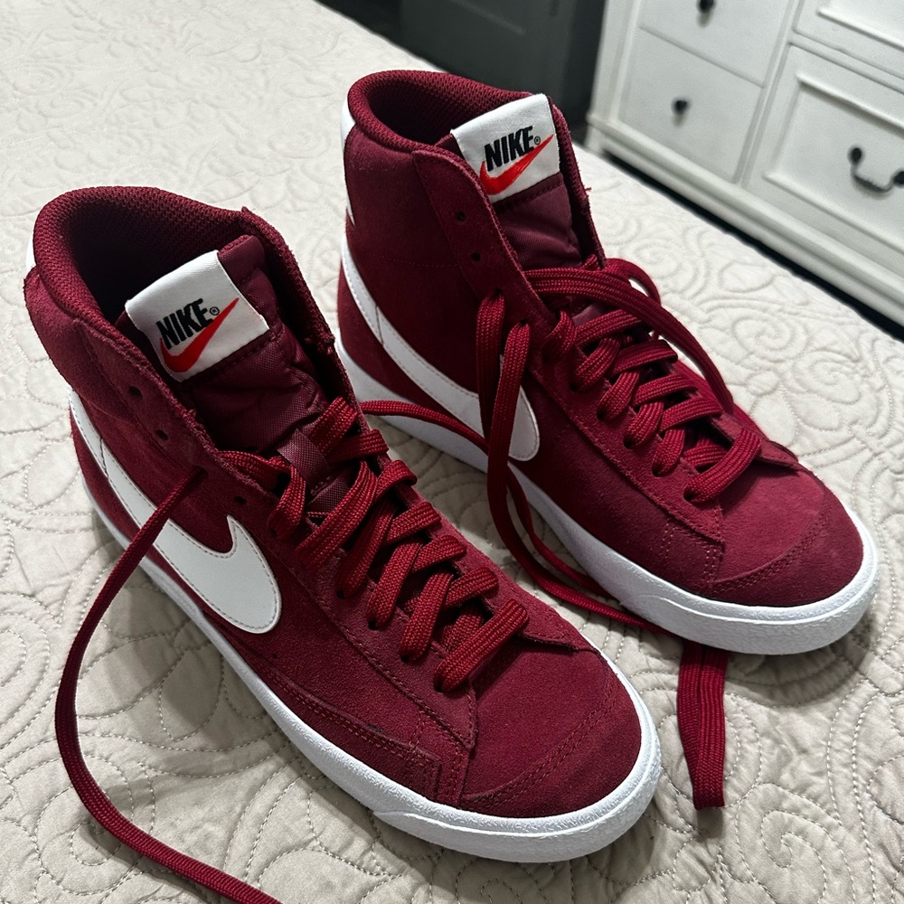 Nike Blazer Mid '77 Suede Size 6.5Y Women's 8